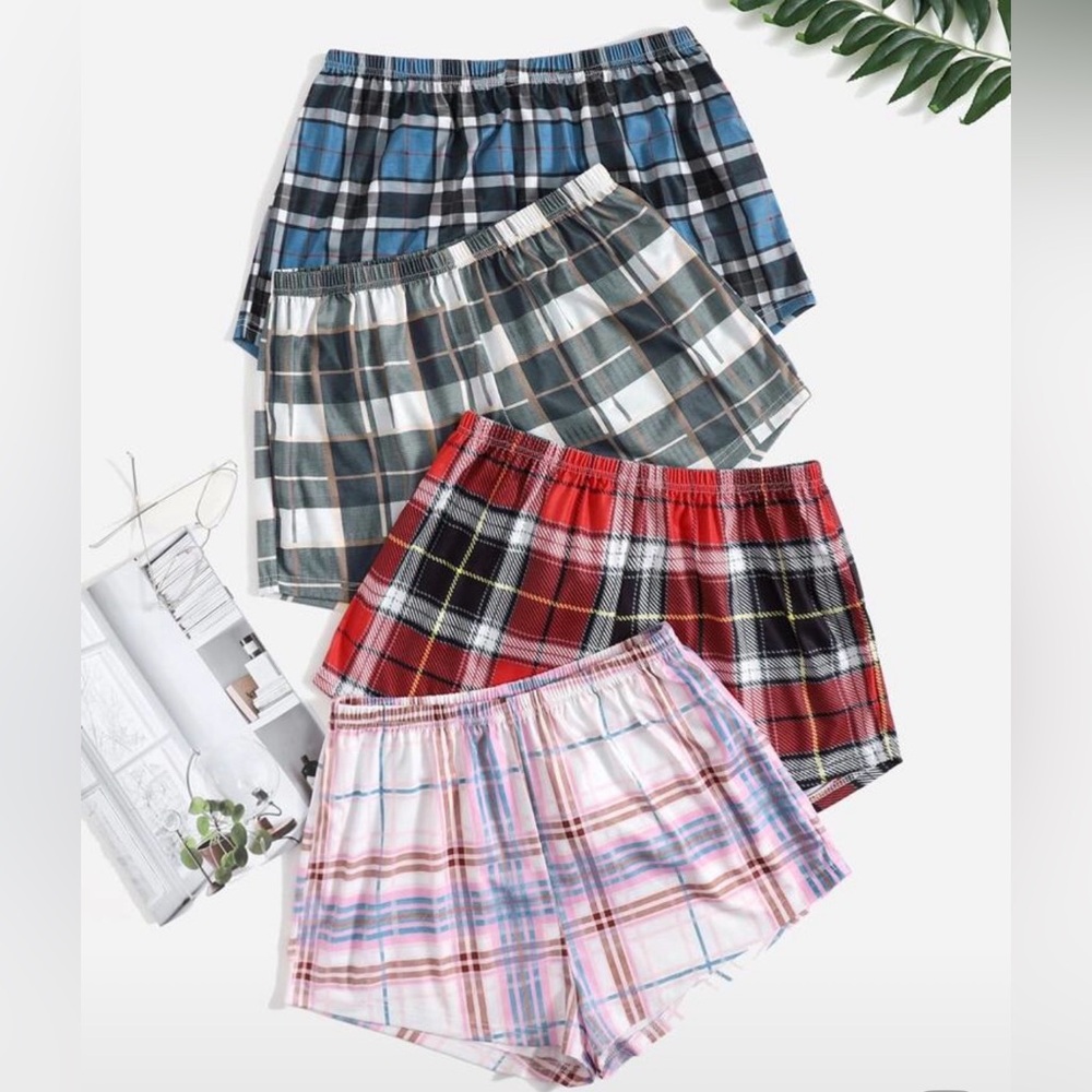 Set of 4 pairs plaid women’s pajama shorts